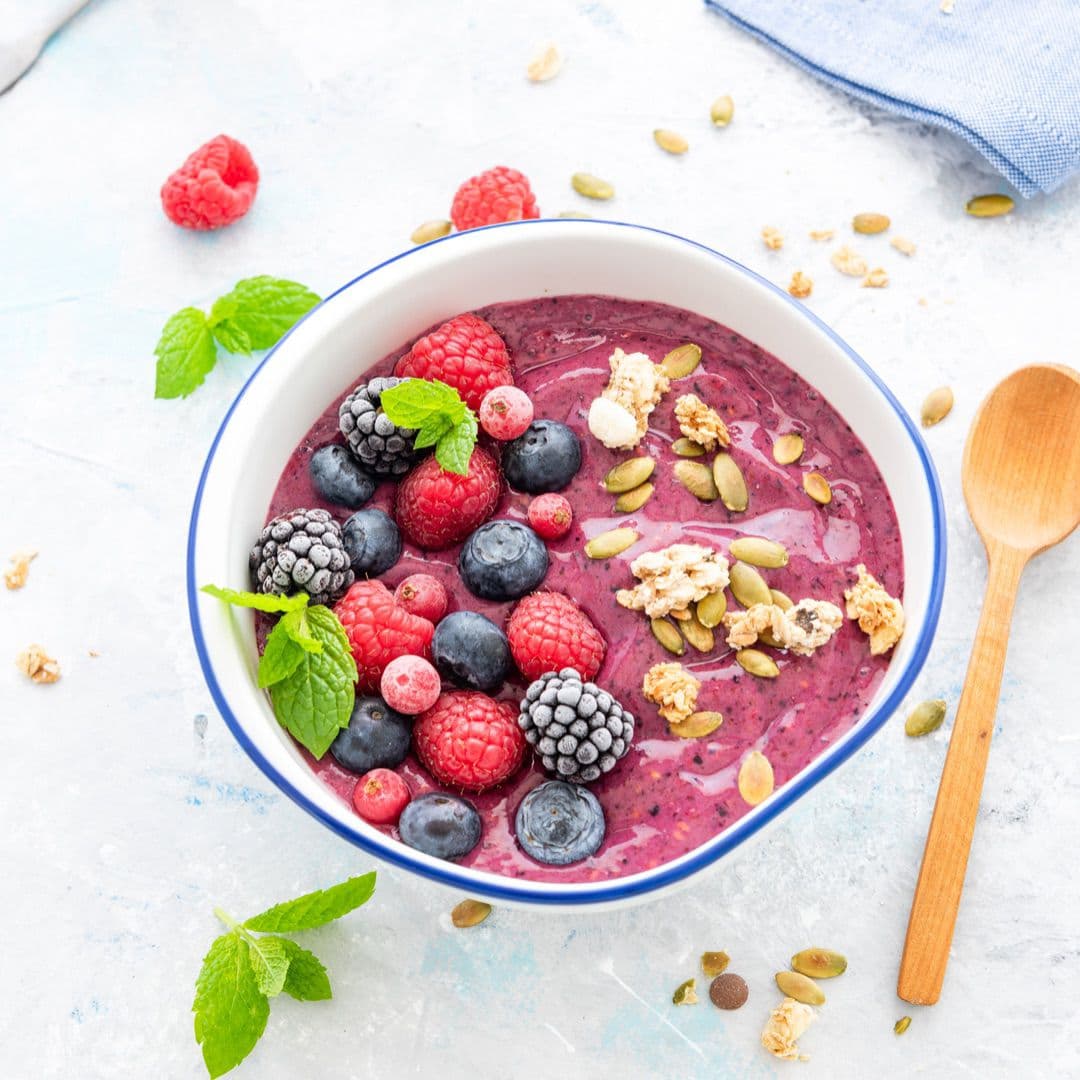 Smoothie bowl con berries frescos